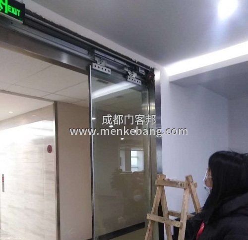 成都辦公室自動門案例,公司門禁自動門案例,指紋門禁自動門案例 成都辦公室自動門案例,公司門禁自動門案例,指紋門禁自動門案例